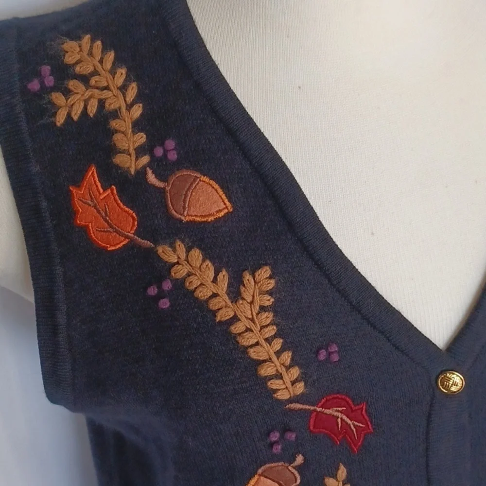 Vintage Crystal Kobe Sz M Fall Sweater Vest Black Acorn Leaves Embroidered - Picture 2 of 6